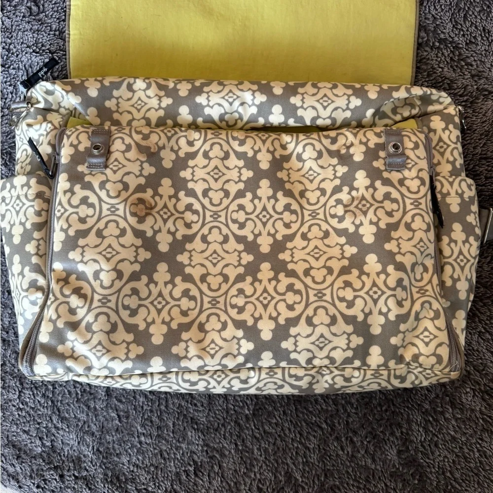 PETUNIA PICKLE BOTTOM Messenger Convertible Diaper Bag
